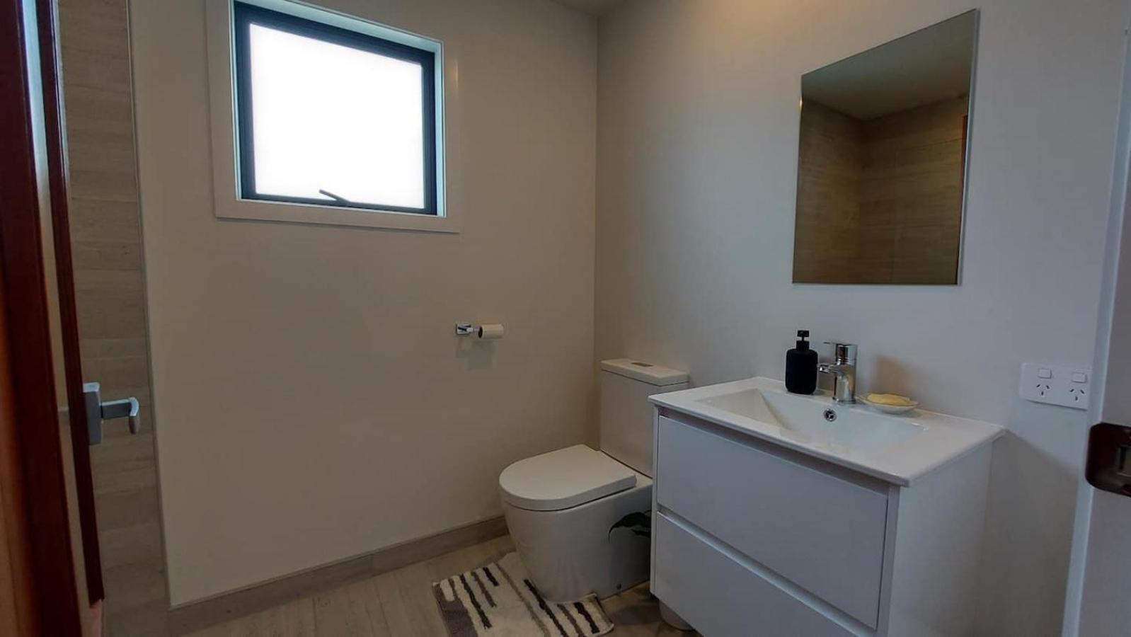 Sleek Suite By The Sand 1-Bedroom Dunedin Exterior photo
